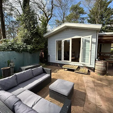 Detached With Private Hot Tub In Park Veluwshof Apartment Hoenderloo
