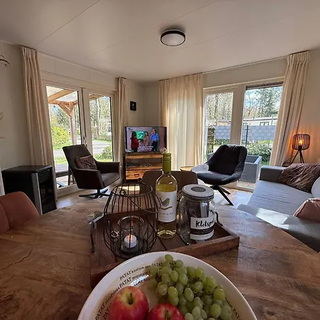 Apartment Detached With Private Hot Tub In Park Veluwshof *
