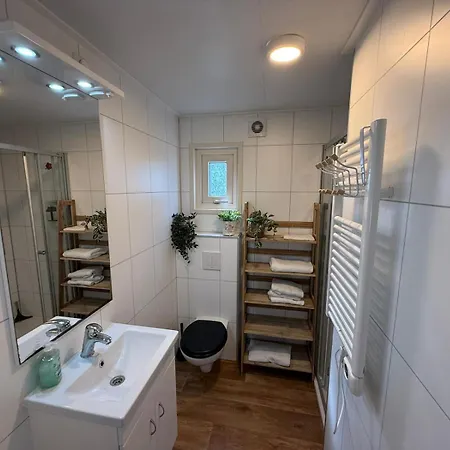 Detached With Private Hot Tub In Park Veluwshof Apartment